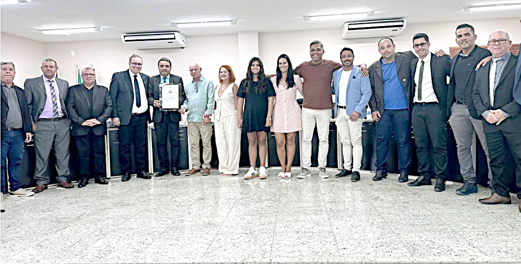 Médico Paulo Soares recebe Moção de Reconhecimento